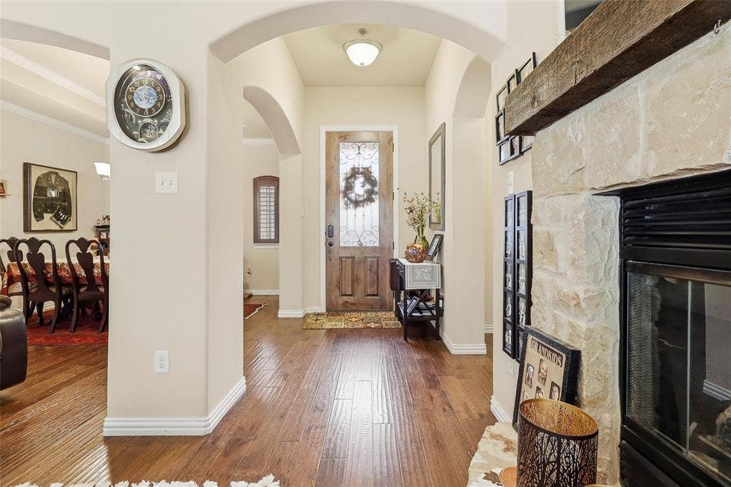 1614 Jeffrey Drive, Wylie, TX 75098 View toward front door from living area