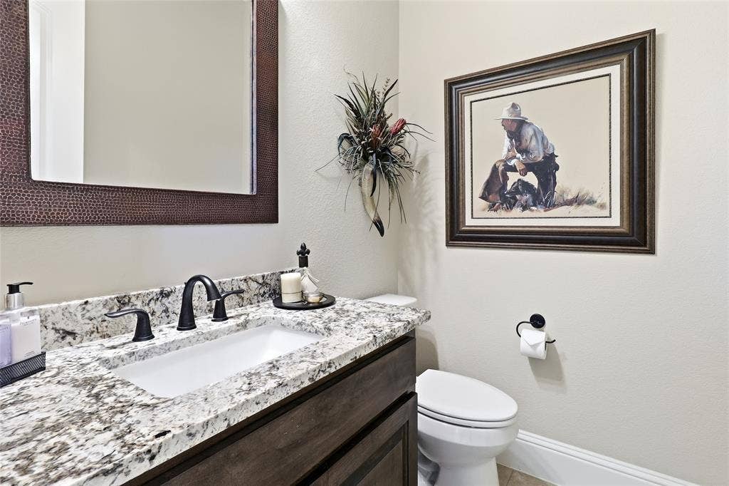1614 Jeffrey Drive, Wylie, TX 75098 Guest bath just off entry hall