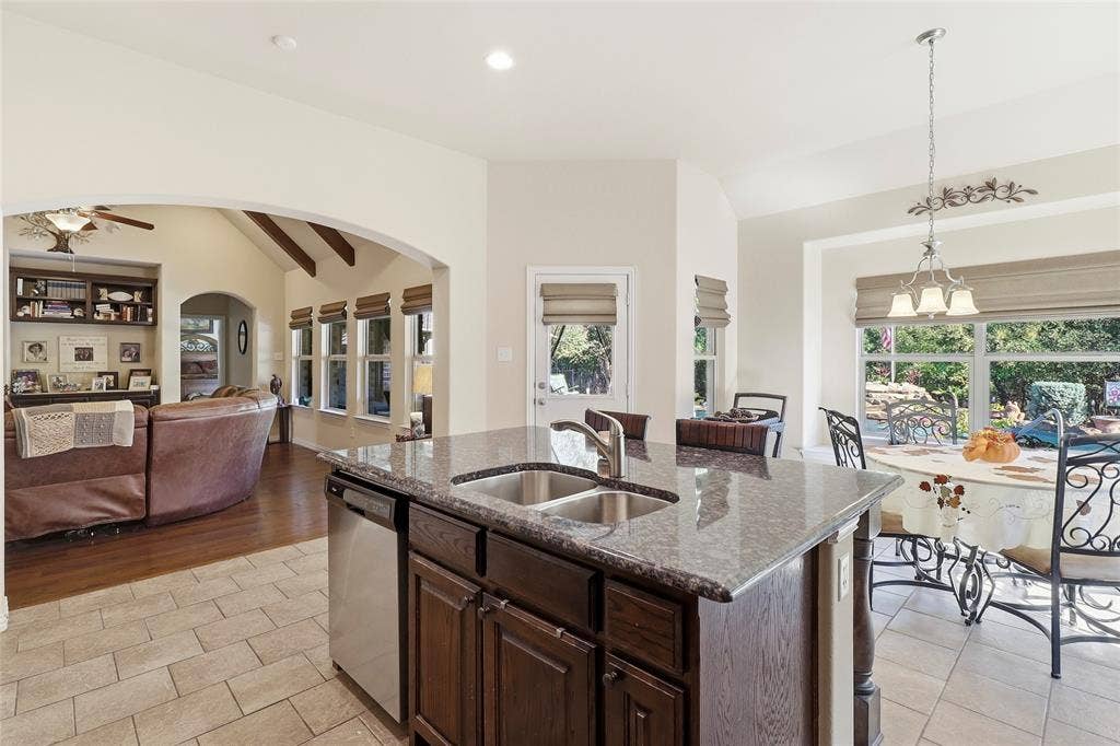 1614 Jeffrey Drive, Wylie, TX 75098 Breakfast island granite counter tops and stainless appliances
