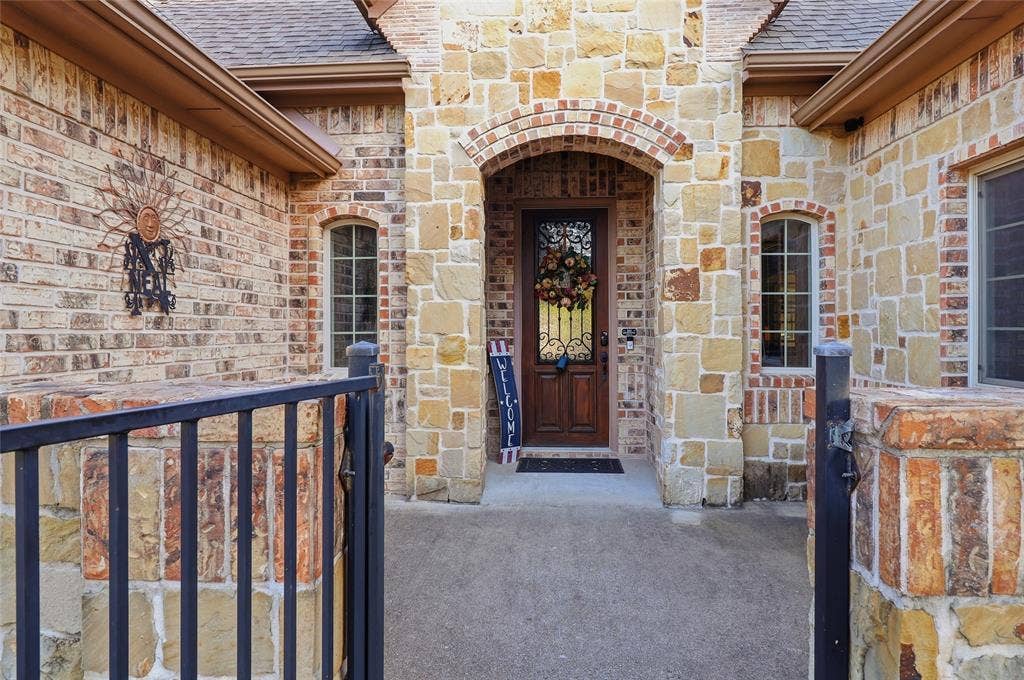 1614 Jeffrey Drive, Wylie, TX 75098 Covered arched front entry way.