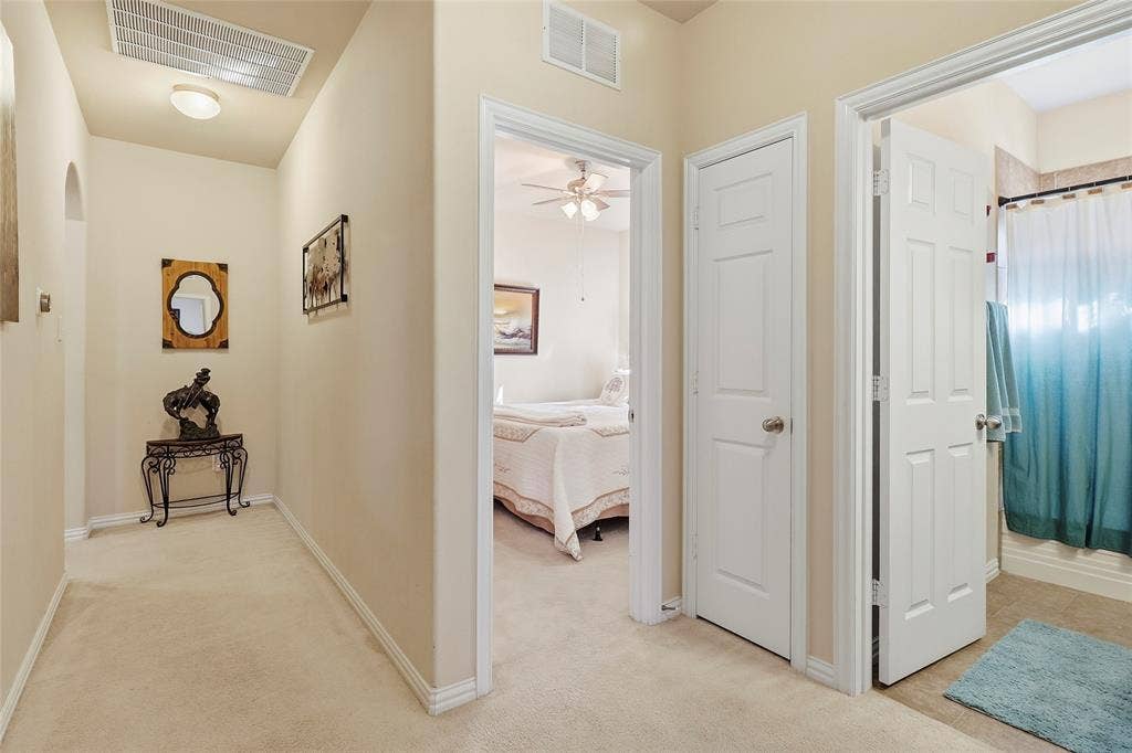 1614 Jeffrey Drive, Wylie, TX 75098 Hall to 3 bedrooms.