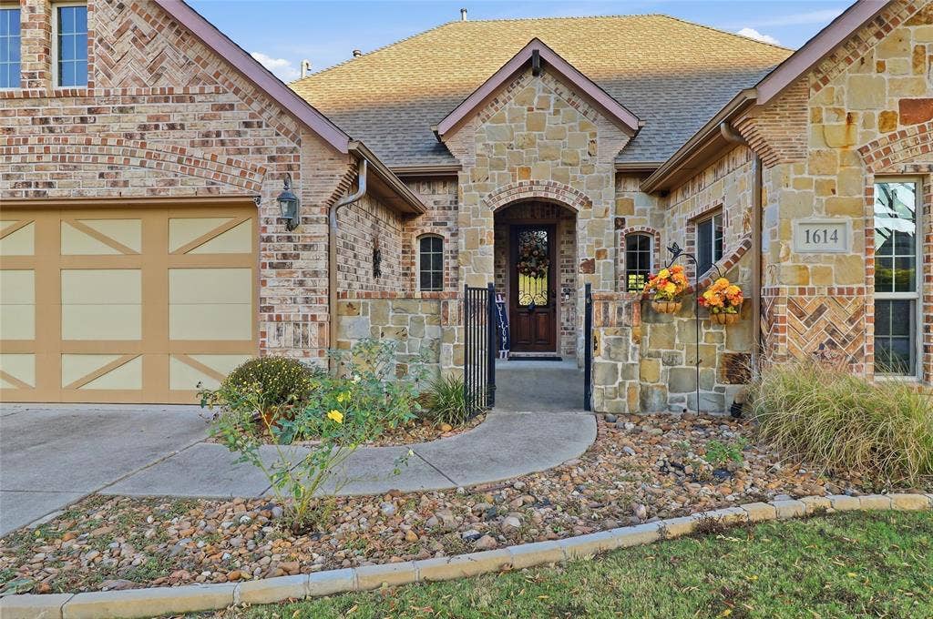 1614 Jeffrey Drive, Wylie, TX 75098 Courtyard Entry