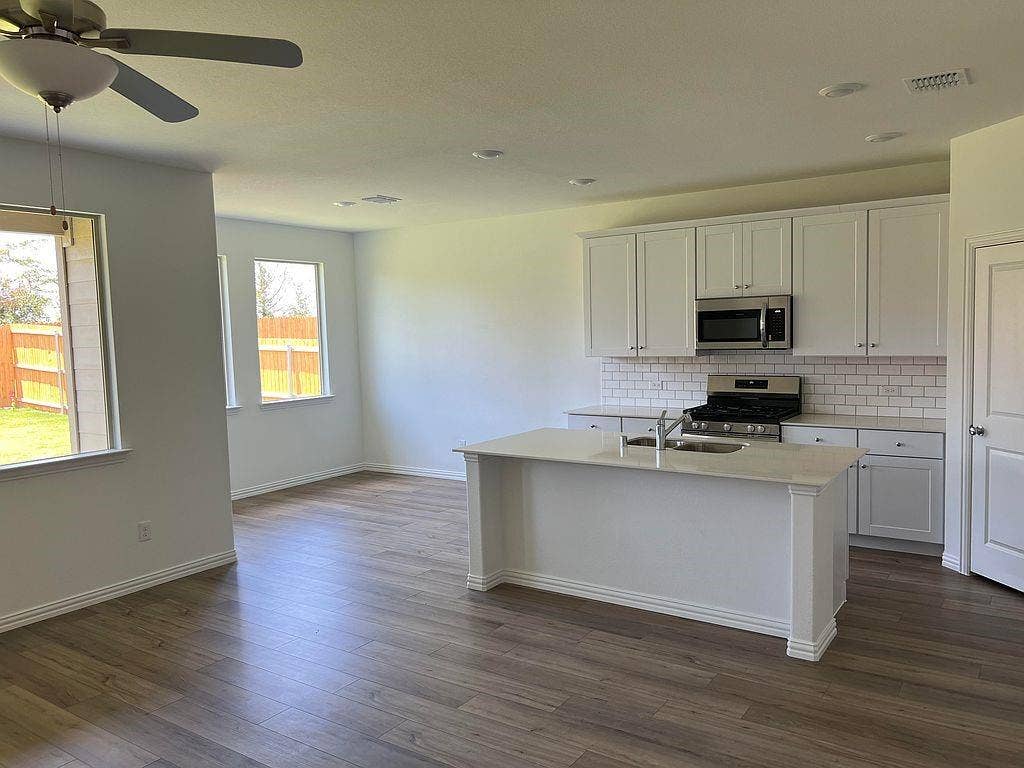 1020 Longleaf Lane, Princeton, TX 75407 1020 Longleaf Lane, Princeton, TX 75407
