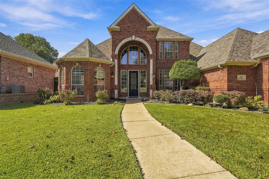 Property photo for 2114 Bay Club Drive, Arlington, TX