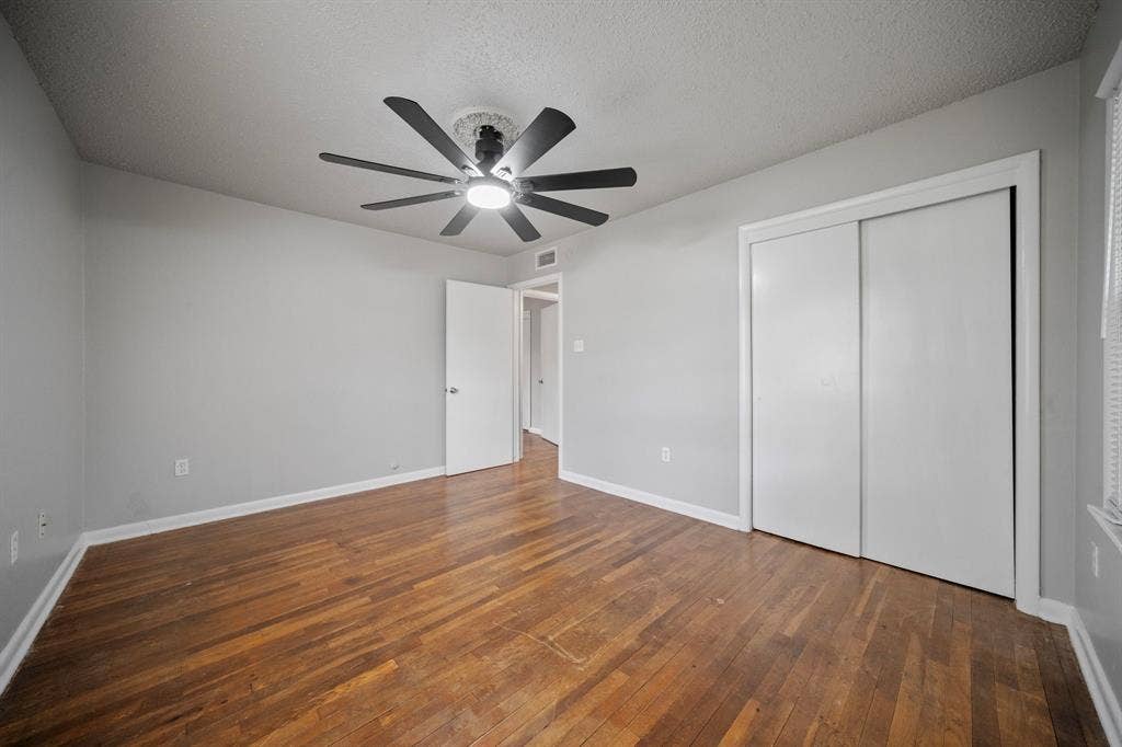514 E University Avenue, Waxahachie, TX 75165 514 E University Avenue, Waxahachie, TX 75165