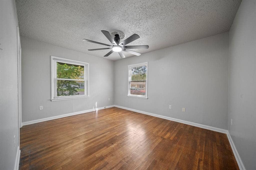 514 E University Avenue, Waxahachie, TX 75165 514 E University Avenue, Waxahachie, TX 75165