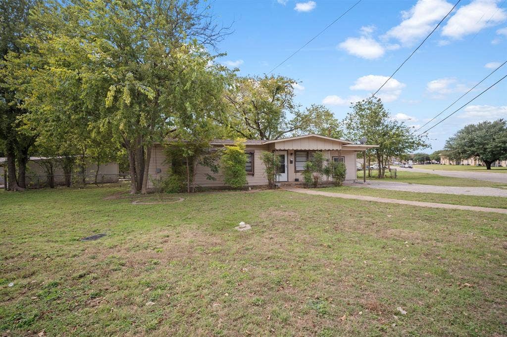 514 E University Avenue, Waxahachie, TX 75165 514 E University Avenue, Waxahachie, TX 75165