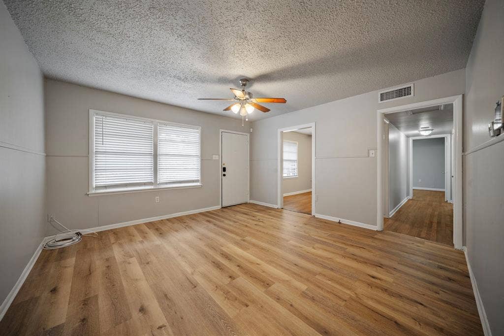514 E University Avenue, Waxahachie, TX 75165 514 E University Avenue, Waxahachie, TX 75165