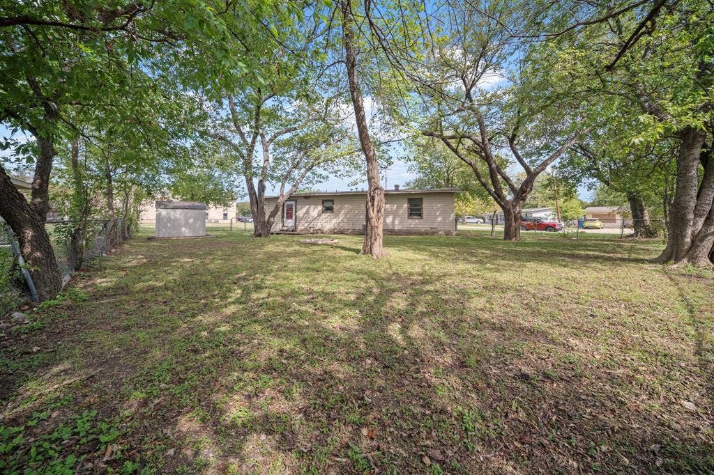 514 E University Avenue, Waxahachie, TX 75165 514 E University Avenue, Waxahachie, TX 75165