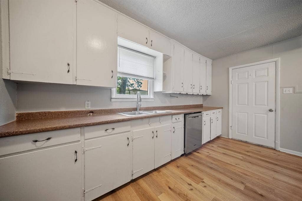 514 E University Avenue, Waxahachie, TX 75165 514 E University Avenue, Waxahachie, TX 75165