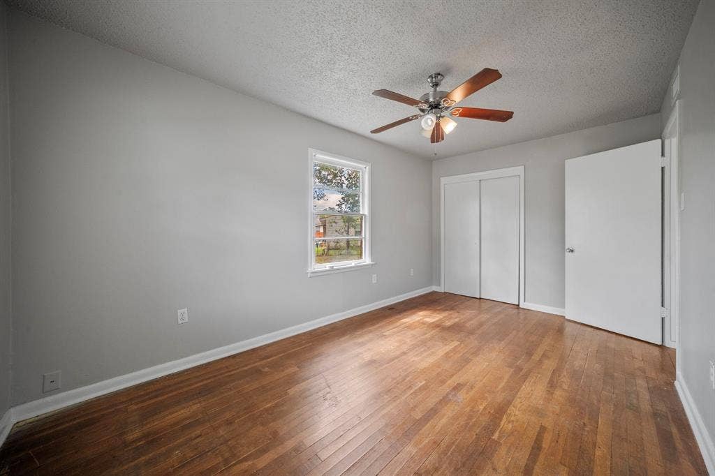 514 E University Avenue, Waxahachie, TX 75165 514 E University Avenue, Waxahachie, TX 75165