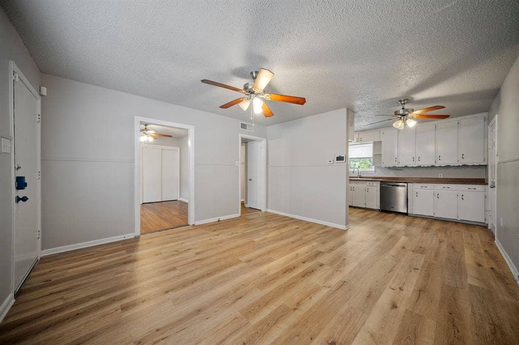 514 E University Avenue, Waxahachie, TX 75165 514 E University Avenue, Waxahachie, TX 75165