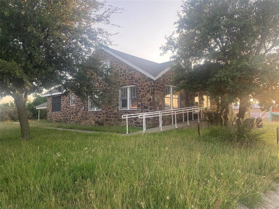 Property photo for 602 E Wise Street, Bowie, TX