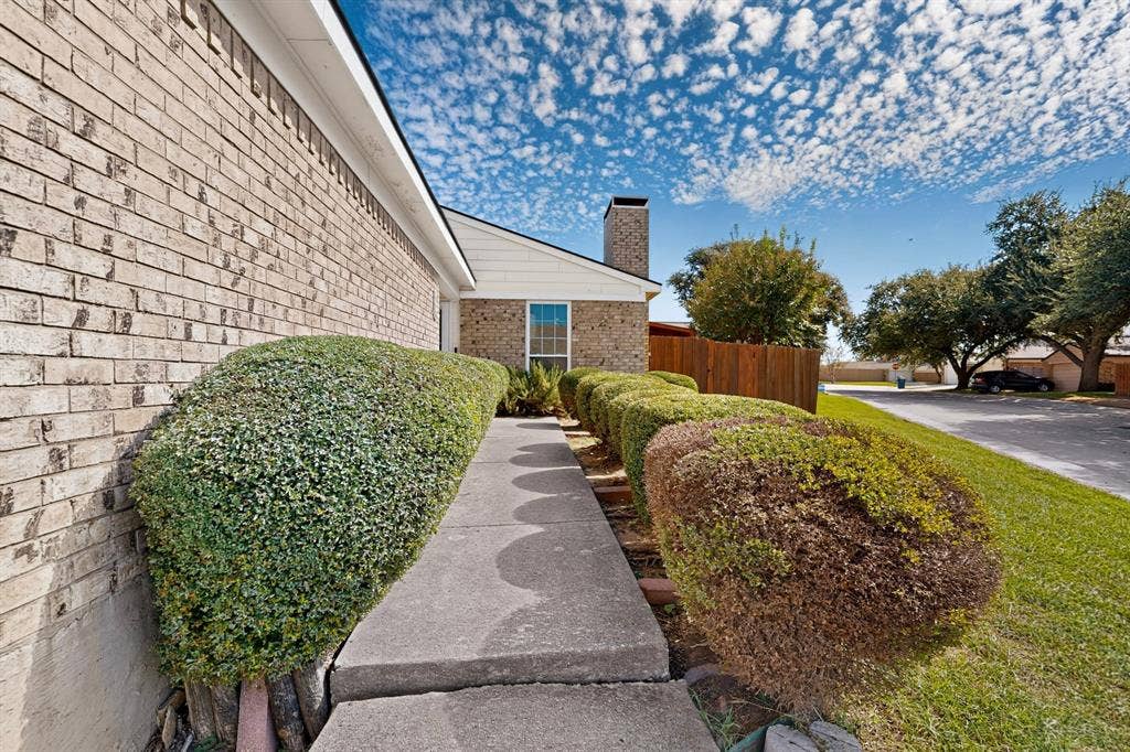 2228 Bunker Hill Drive, Carrollton, TX 75006 2228 Bunker Hill Drive, Carrollton, TX 75006