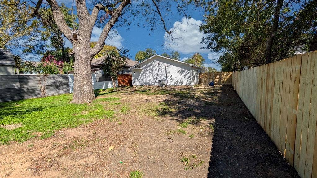 3823 Colonial Avenue, Dallas, TX 75215 3823 Colonial Avenue, Dallas, TX 75215