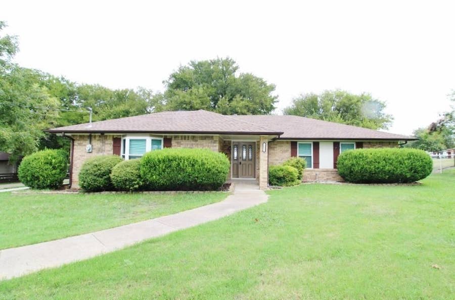 Property photo for 1421 Tahoe Lane, Midlothian, TX