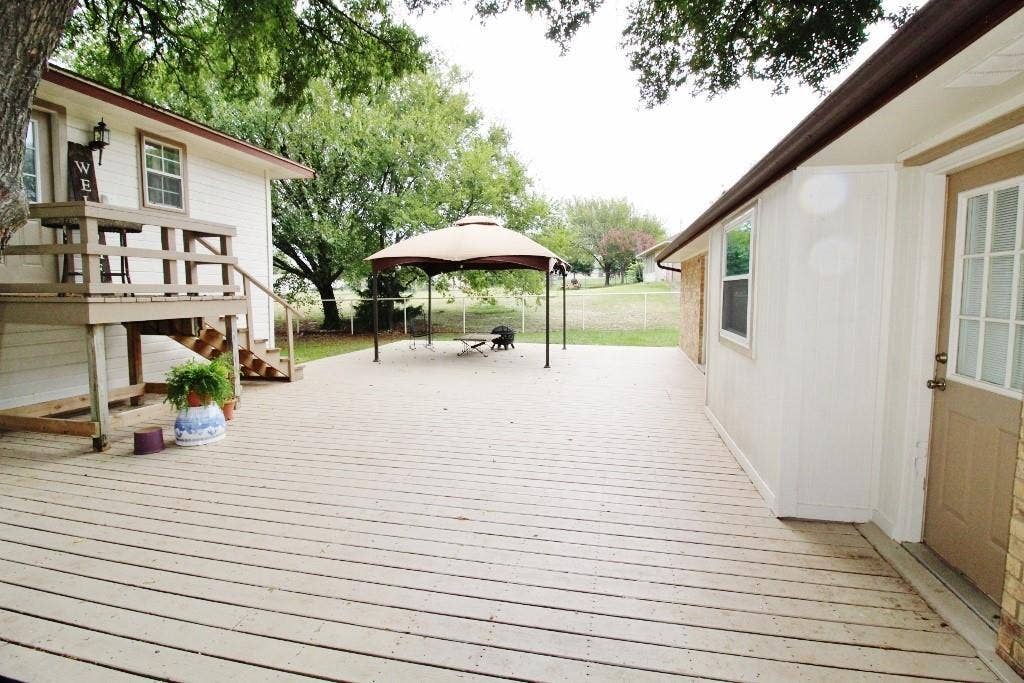 Shared back deck