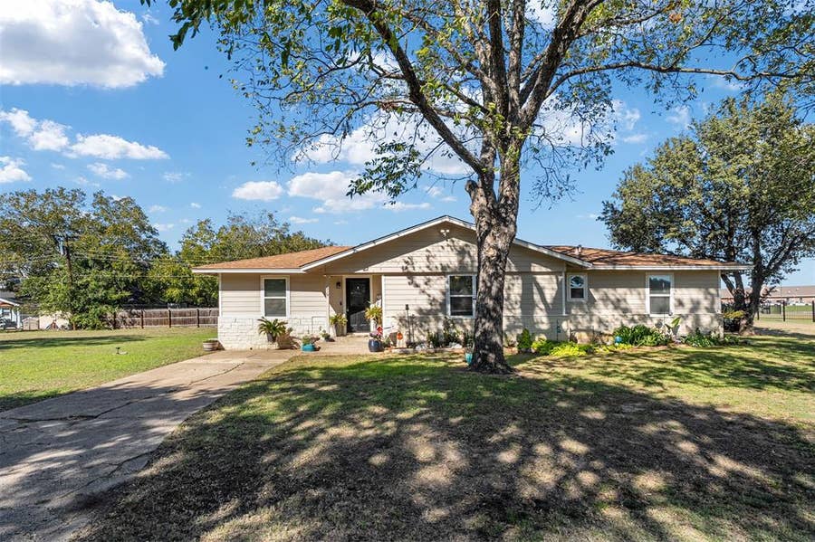 Property photo for 519 MAE Drive, Mabank, TX