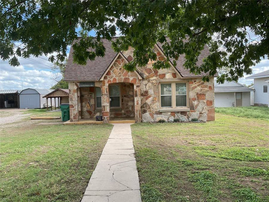 Property photo for 240 E Long Street, Stephenville, TX