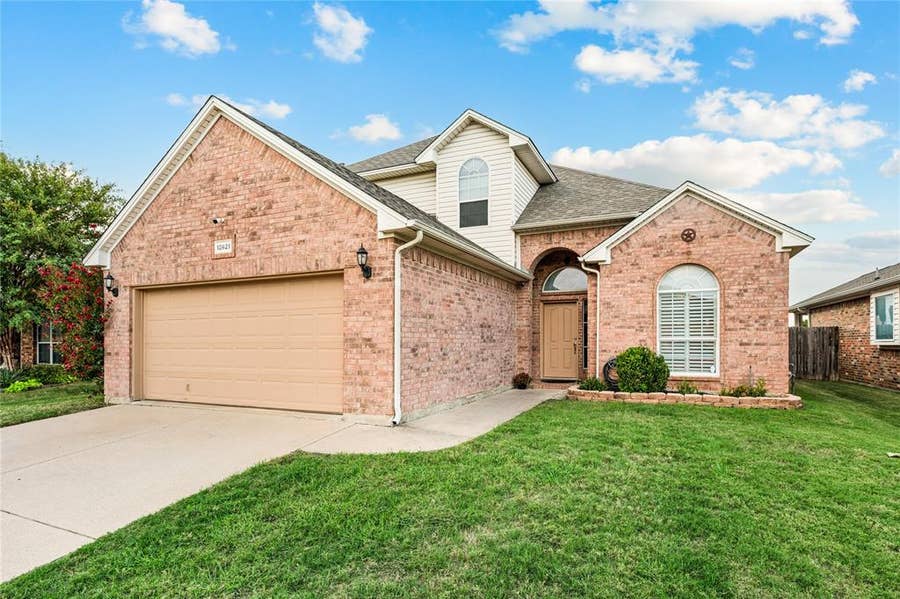 Property photo for 12621 Cottageville Lane, Fort Worth, TX