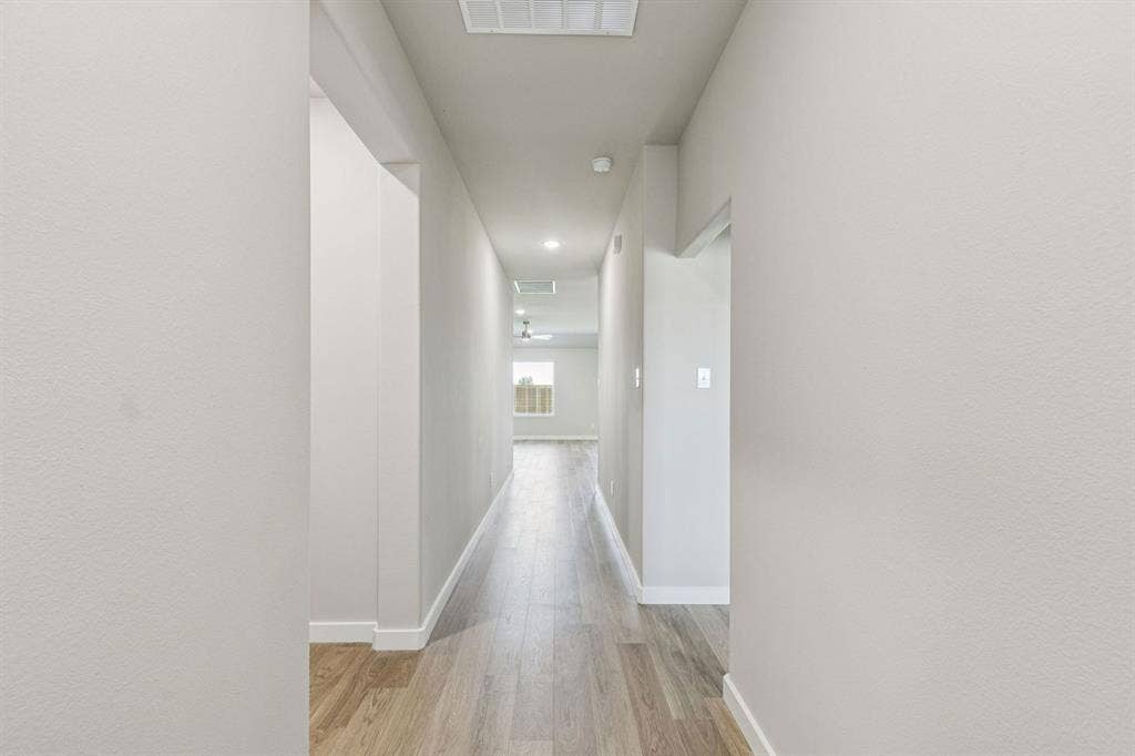 2021 Steeplechase Lane, Seagoville, TX 75159 Entryway in the Harper home plan – REPRESENTATIVE PHOTO