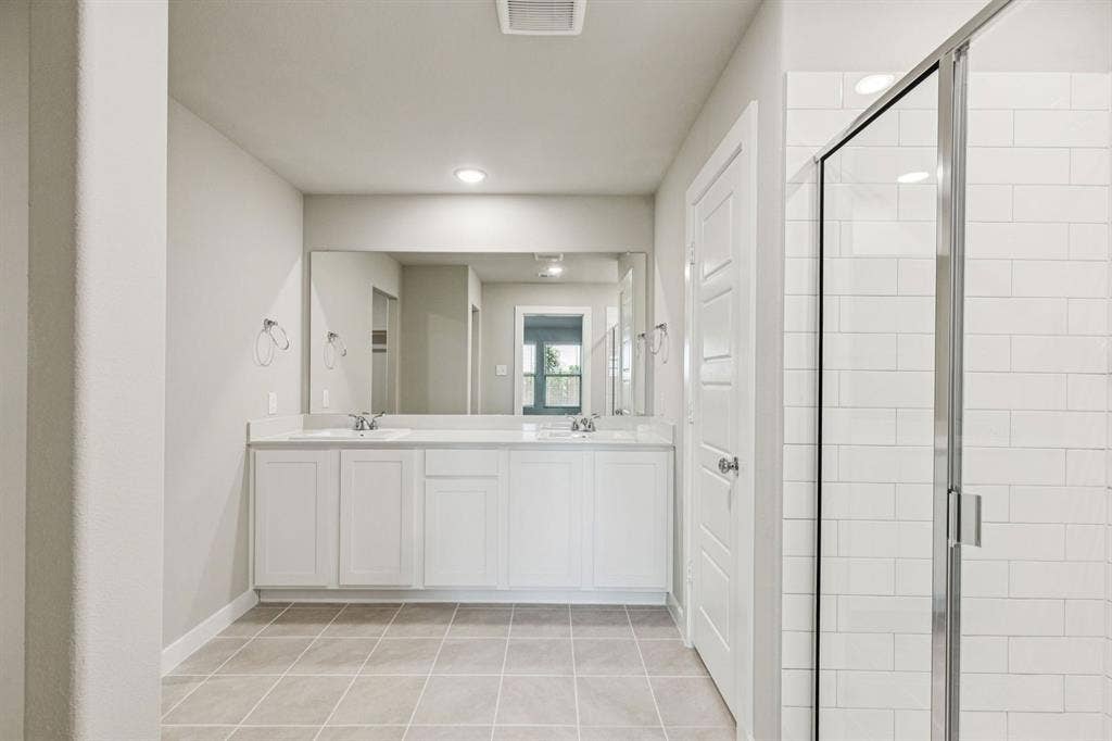 2021 Steeplechase Lane, Seagoville, TX 75159 Primary Bathroom in the Harper home plan – REPRESENTATIVE PHOTO