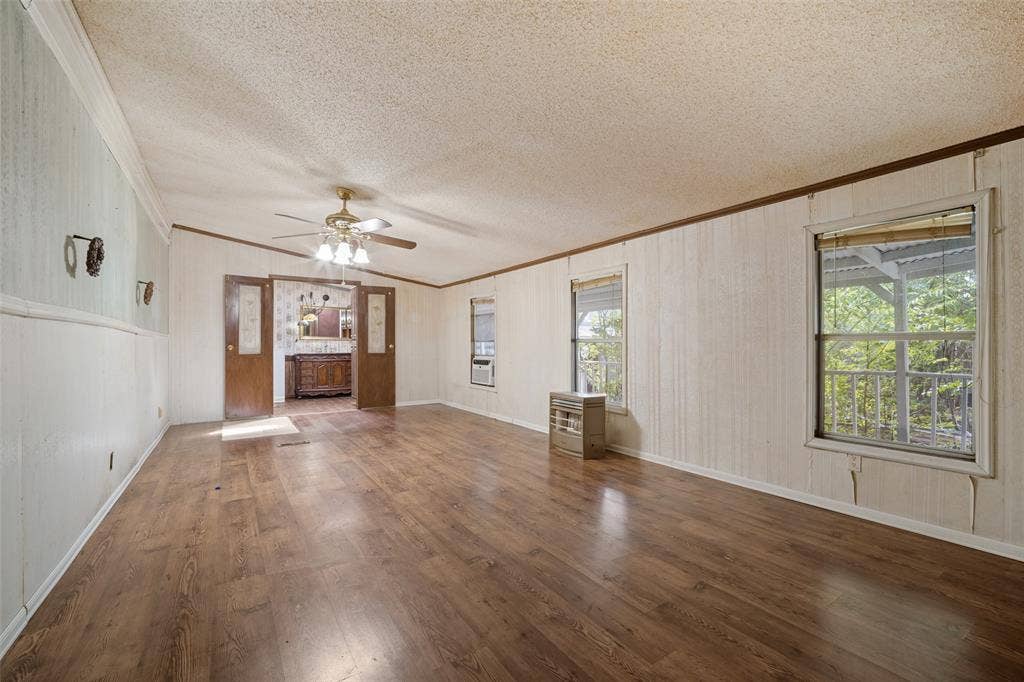 9459 County Road 313, Terrell, TX 75161 Primary bedroom looking to primary bath