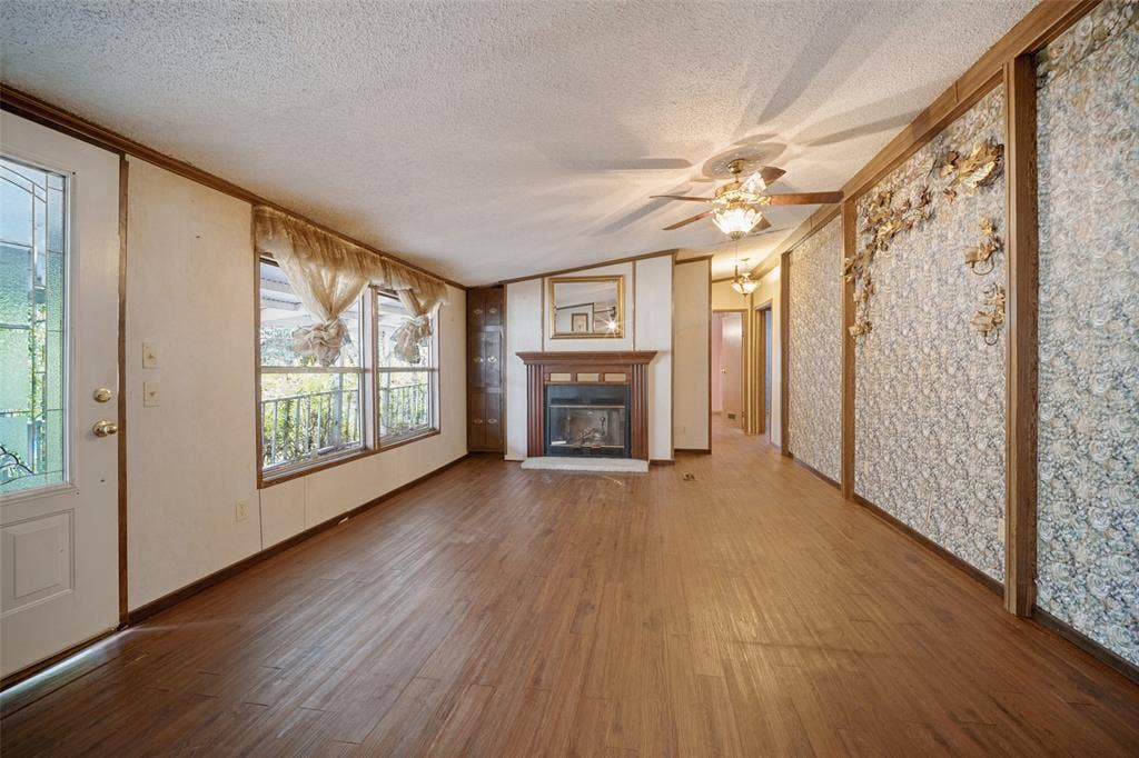 9459 County Road 313, Terrell, TX 75161 Front living room
