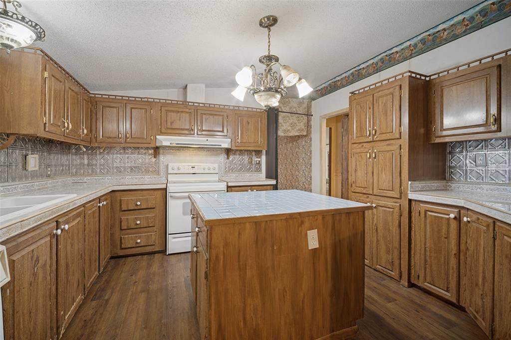 9459 County Road 313, Terrell, TX 75161 9459 County Road 313, Terrell, TX 75161