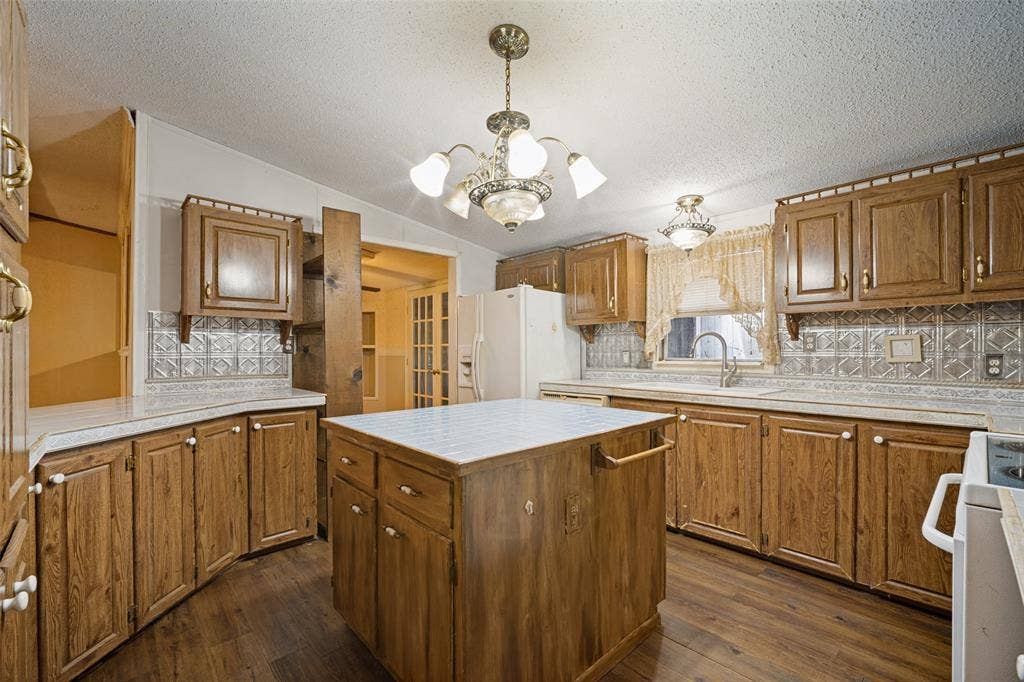 9459 County Road 313, Terrell, TX 75161 kitchen
