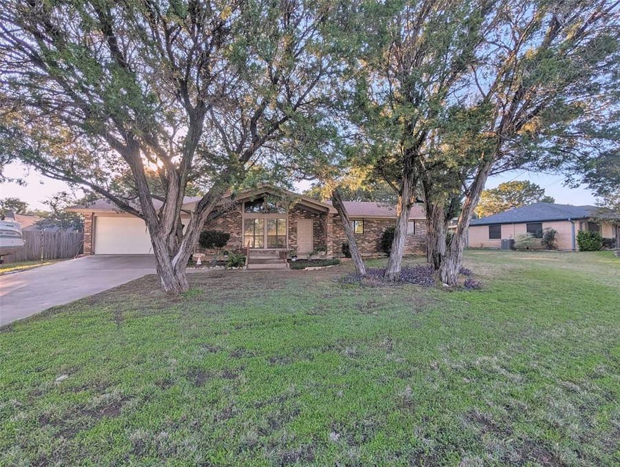 Property photo for 407 Heritage Trail, Granbury, TX