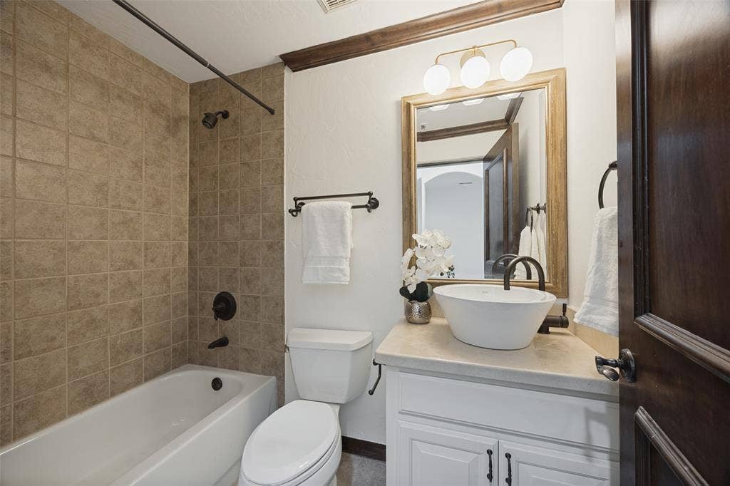 4323 Gilbert Avenue, #2, Dallas, TX 75219 4323 Gilbert Avenue, #2, Dallas, TX 75219