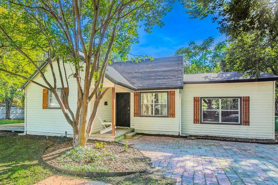 Property photo for 212 Penn Street, Waxahachie, TX