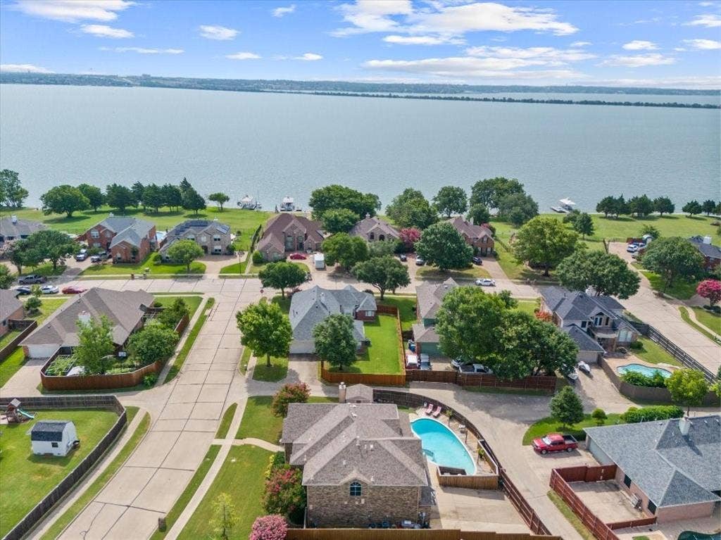 8902 Watersway Drive, Rowlett, TX 75088 8902 Watersway Drive, Rowlett, TX 75088