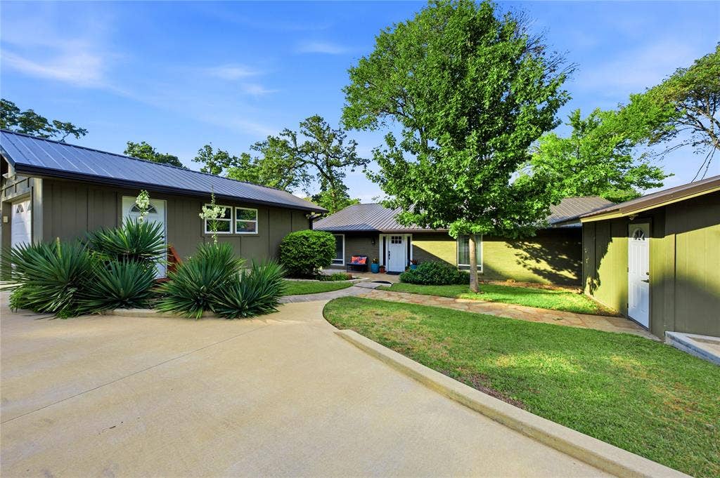 401 Lake Drive, Tool, TX 75143 401 Lake Drive, Tool, TX 75143