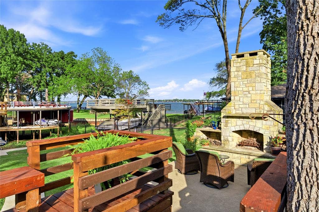 401 Lake Drive, Tool, TX 75143 401 Lake Drive, Tool, TX 75143