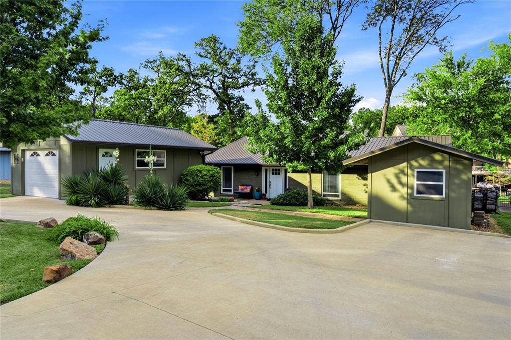 401 Lake Drive, Tool, TX 75143 401 Lake Drive, Tool, TX 75143