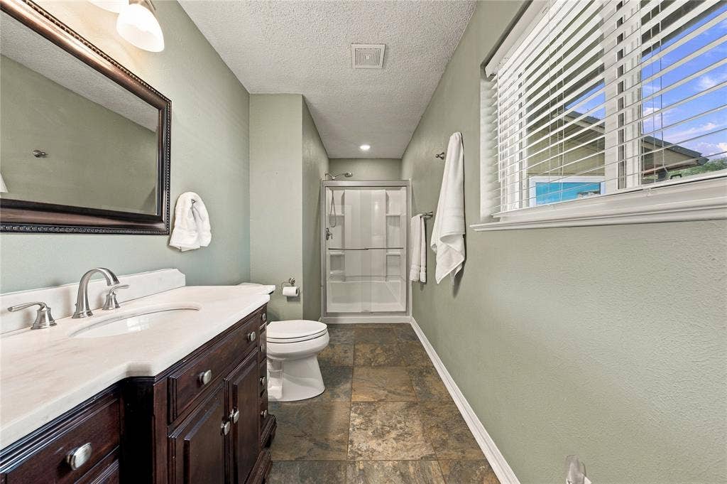 401 Lake Drive, Tool, TX 75143 401 Lake Drive, Tool, TX 75143