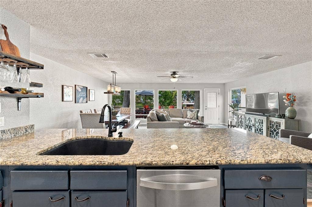 401 Lake Drive, Tool, TX 75143 401 Lake Drive, Tool, TX 75143