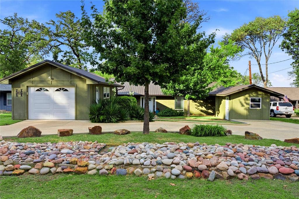 401 Lake Drive, Tool, TX 75143 401 Lake Drive, Tool, TX 75143