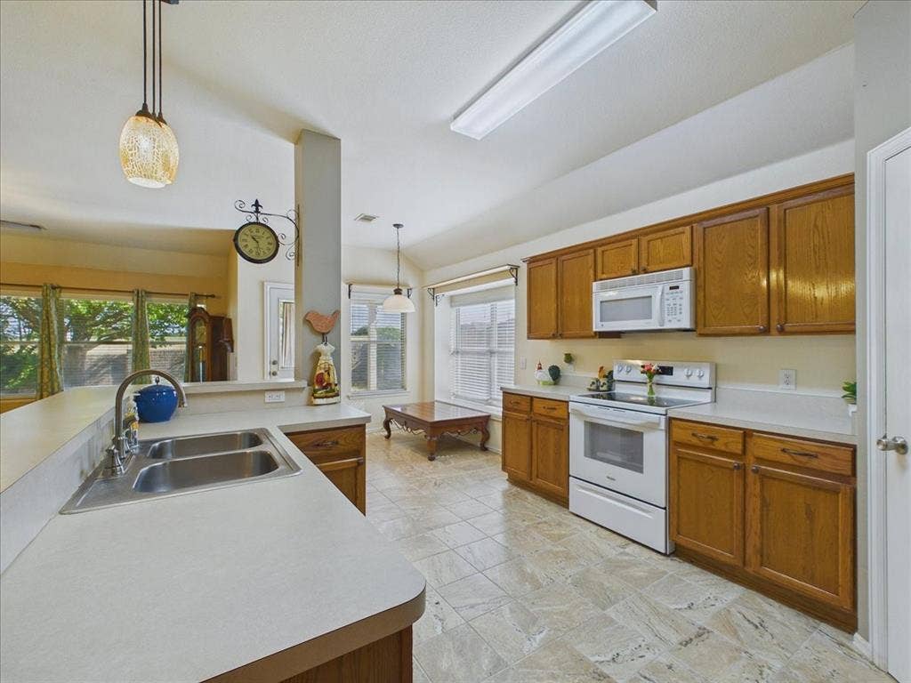 613 Quail Hollow Drive, Midlothian, TX 76065 613 Quail Hollow Drive, Midlothian, TX 76065