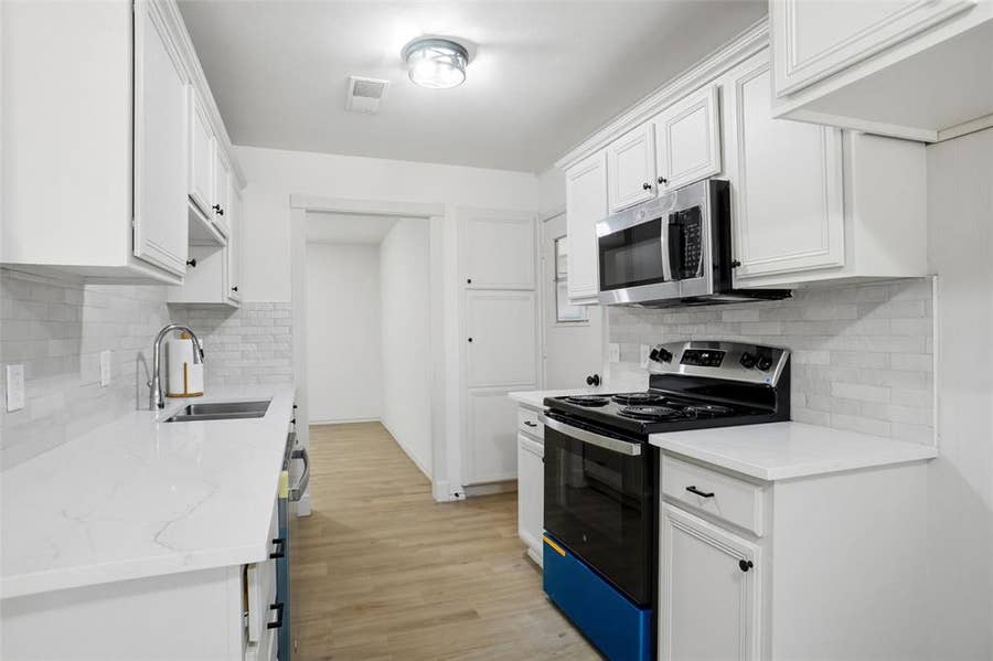 Property photo for 211 Rambling Lane, Euless, TX