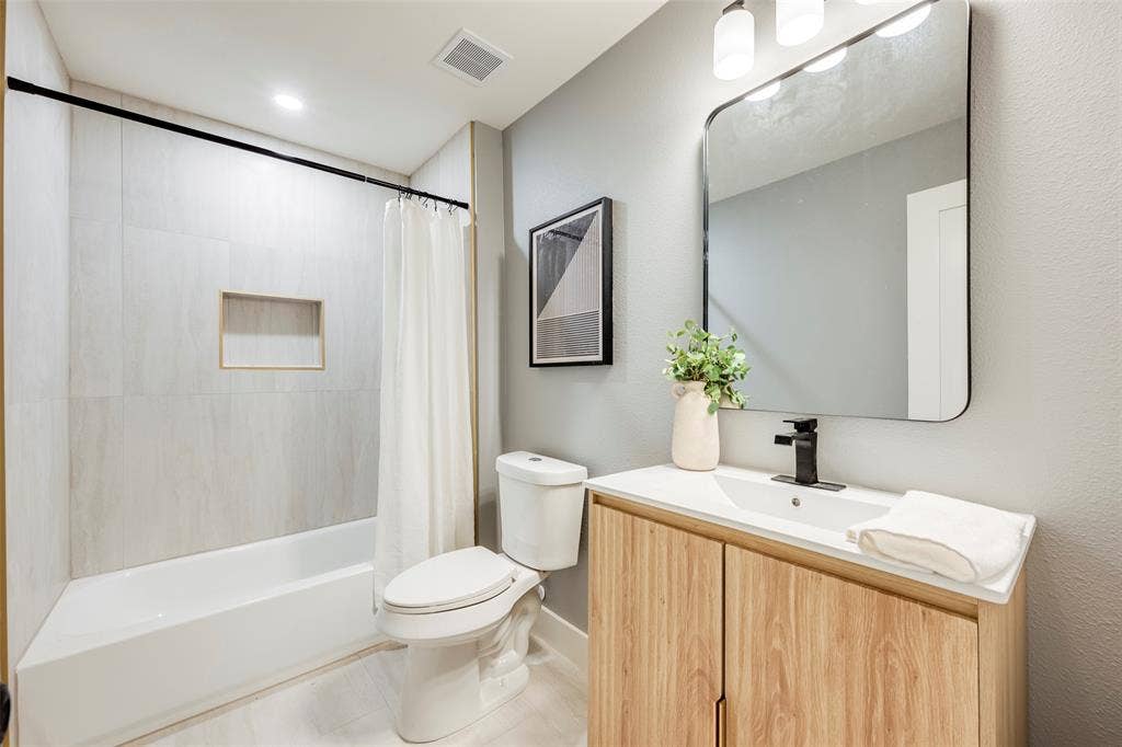 3017 San Medina Avenue, Dallas, TX 75228 3017 San Medina Avenue, Dallas, TX 75228