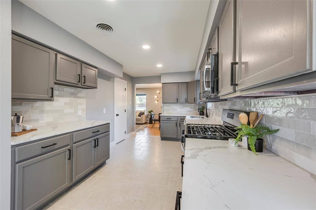 3017 San Medina Avenue, Dallas, TX 75228 3017 San Medina Avenue, Dallas, TX 75228