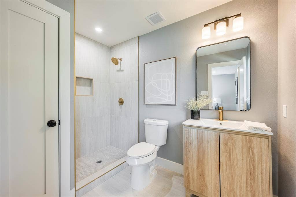 3017 San Medina Avenue, Dallas, TX 75228 3017 San Medina Avenue, Dallas, TX 75228