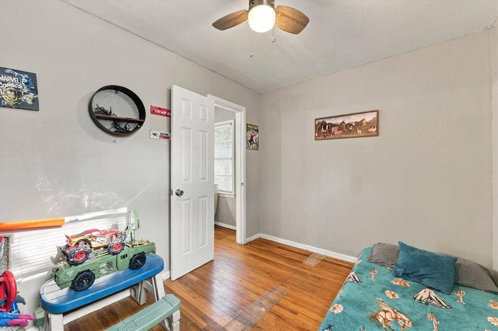 2108 Lyle, Waco, TX 76708 Unit B guest bedroom