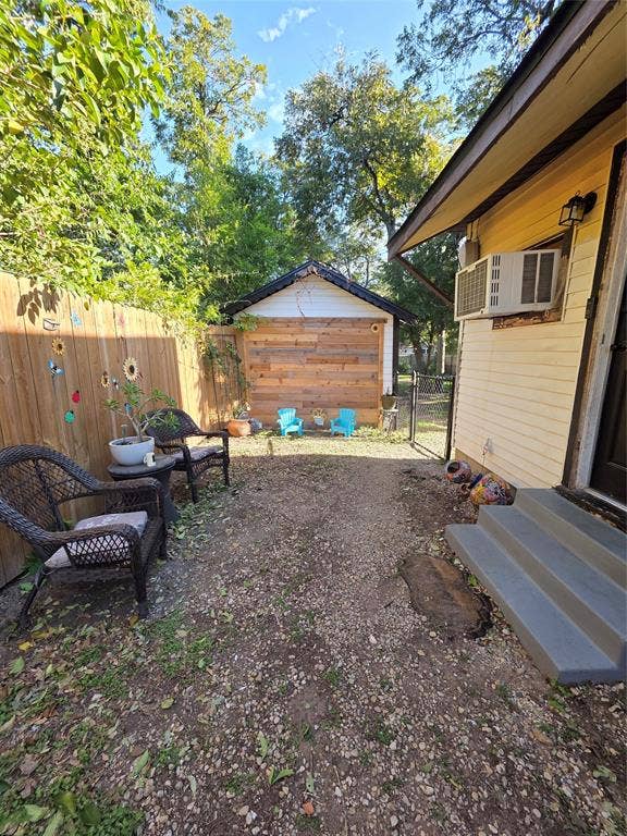 2108 Lyle, Waco, TX 76708 Side courtyard by entrance to Unit B