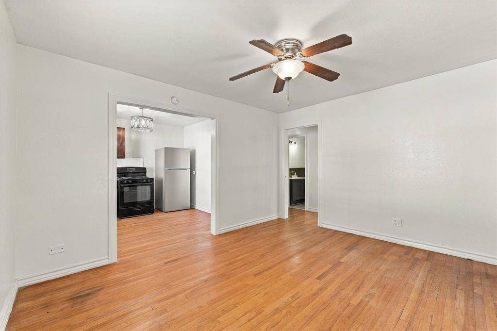 2108 Lyle, Waco, TX 76708 Unit A living room