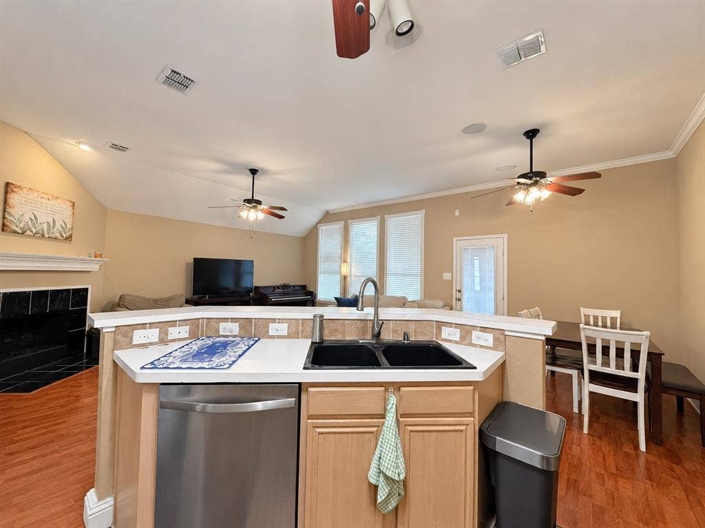 6252 Dark Forest Drive, McKinney, TX 75070 6252 Dark Forest Drive, McKinney, TX 75070