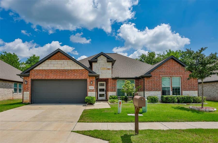 Property photo for 1134 Vintage Avenue, Gainesville, TX